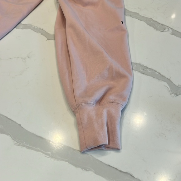 Women’s Nike Cuffed Sweatpants Size XS - Picture 9 of 12